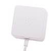 Alimentation officielle Raspberry Pi 15W USB-C blanche sur fond blanc