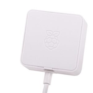 Alimentation officielle Raspberry Pi 15W USB-C blanche sur fond blanc