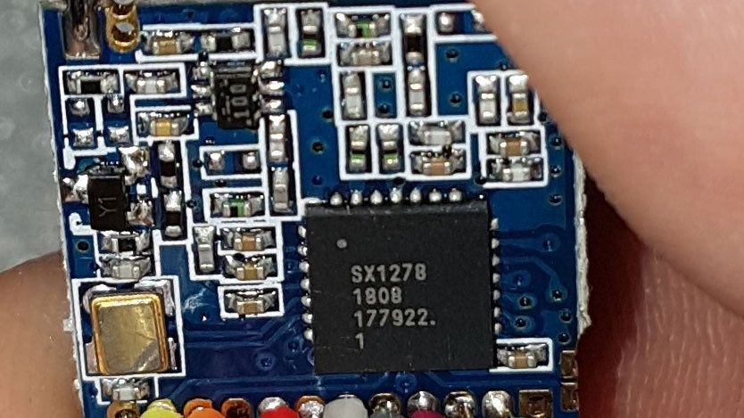 Module radio LoRa (puce SX1278) avec fils SPI connectés