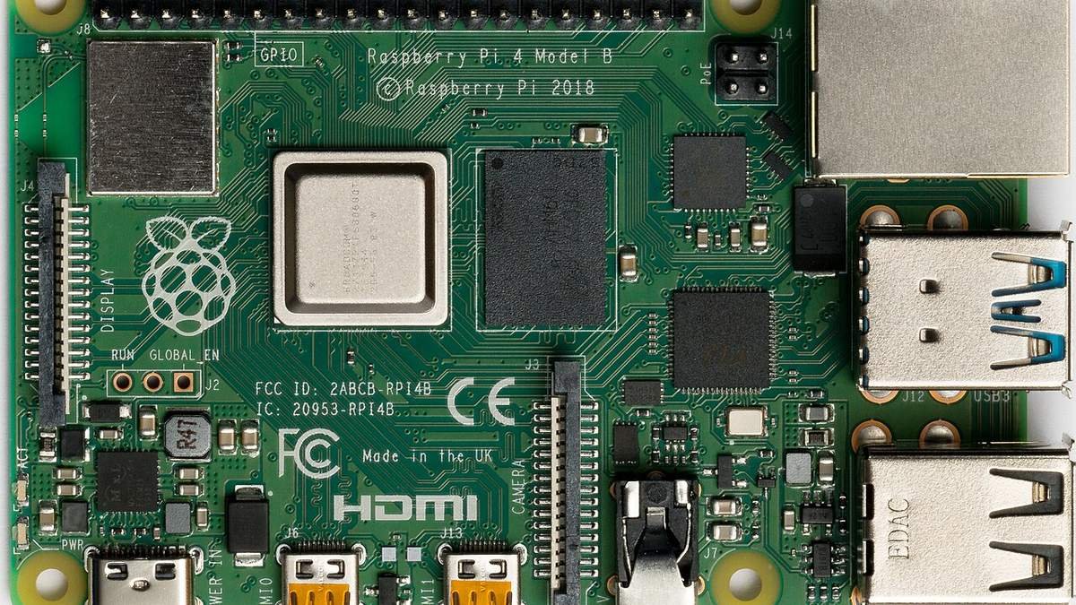 Carte Raspberry Pi 4 Model B vue de dessus avec processeur, ports USB et connecteurs micro-HDMI